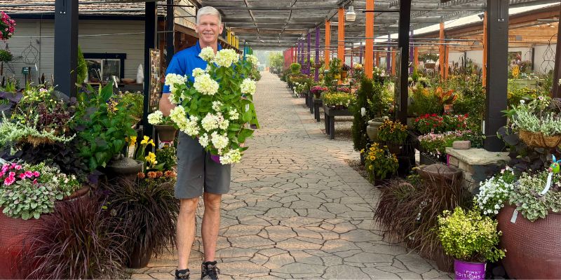 Discover the best late-summer and fall-blooming plants for Boise landscapes. Learn which perennials, shrubs, and flowers keep your garden colorful through fall.